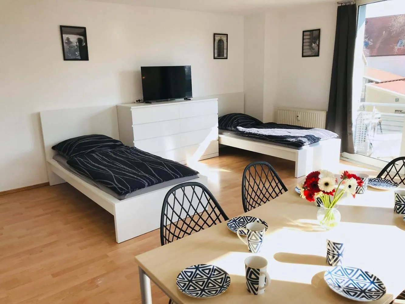 Beautiful Apartment With Multiple Balconies In Dresden Tyskland